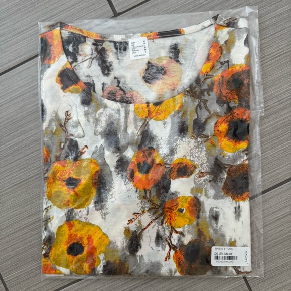 Women’s 🫐 Yellow Gray Floral Print Top - Picture 2 of 5